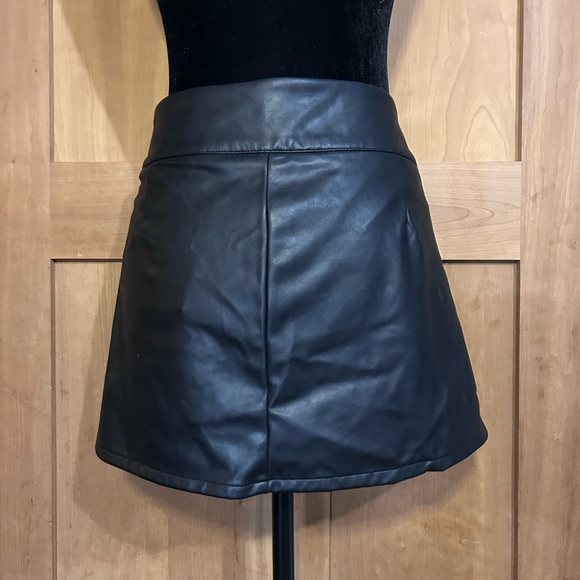 Wild Fable Black Faux Leather Mini Skirt - Picture 2 of 4